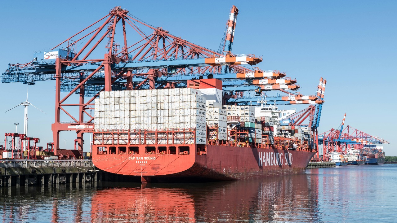 Sewa Kapal Mother Vessel & Transhipment Optimalisasi Logistik anda